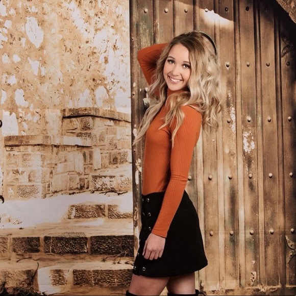 Meet your Posher, Shantell - Picture 1 of 1